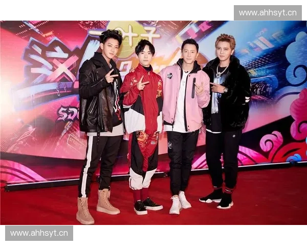 《全员热舞时刻，青春争锋直播综艺大挑战，笑点与泪点交织》